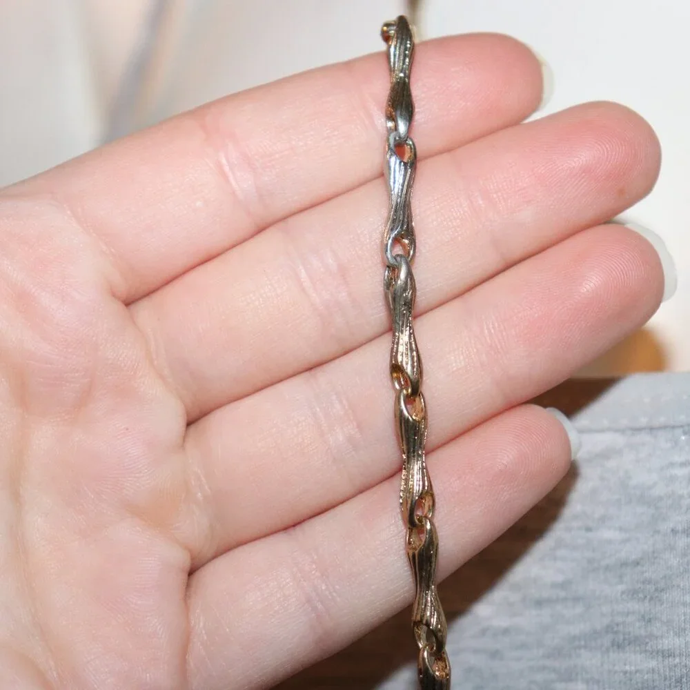 Beautiful vintage gold statement chain necklace 36